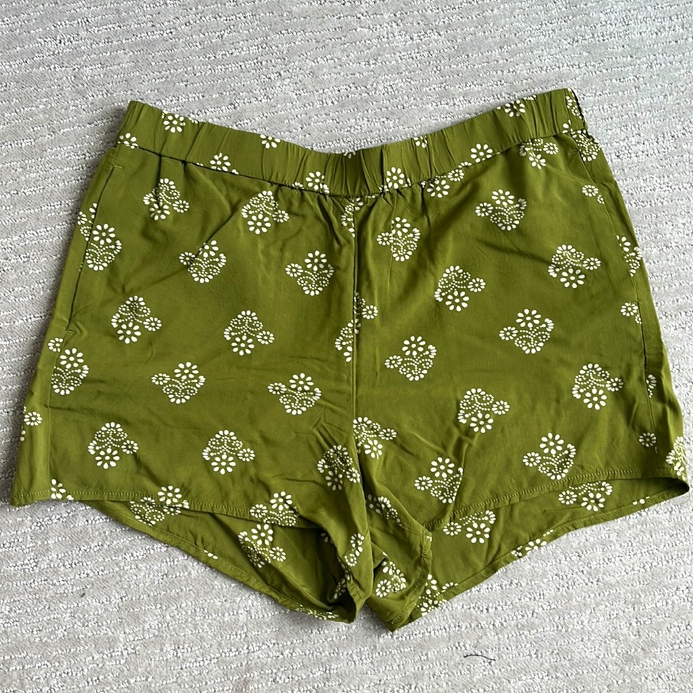 Olive green high wasted Madewell pull on shorts